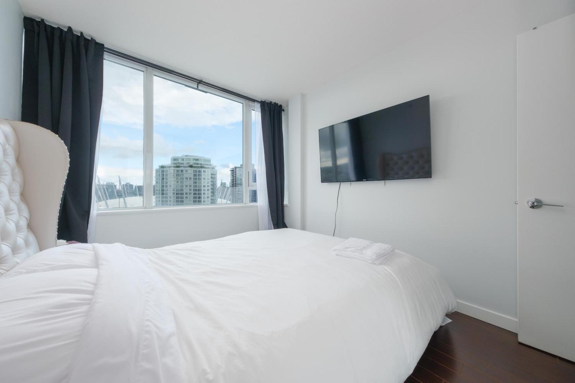 Central 1-Bedroom Apartment With Pool, Jacuzzi & Sauna فانكوفر المظهر الخارجي الصورة